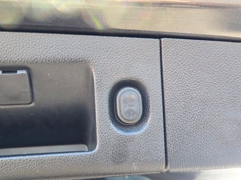 Used 2016 Chevrolet Suburban LTZ image 17