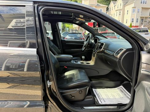 Used 2014 Jeep Grand Cherokee Overland AWD/4WD image 26