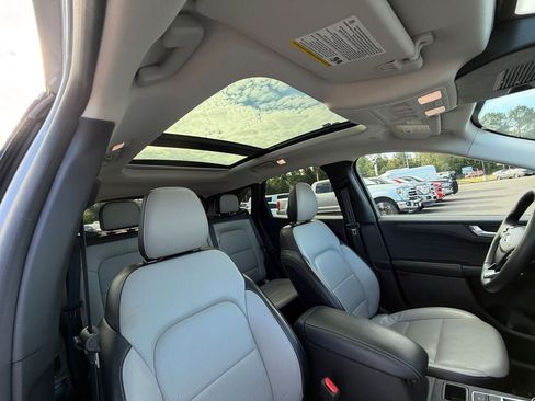 Used 2025 Ford Escape Platinum AWD/4WD image 27