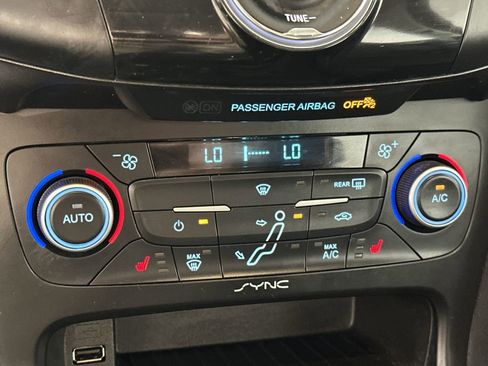 Used 2018 Ford Focus SEL w/ Cold Weather Package image 23