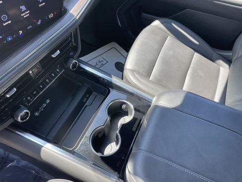 Used 2025 Chevrolet Tahoe LT AWD/4WD image 18