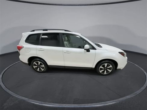 Used 2017 Subaru Forester 2.5i Premium image 9