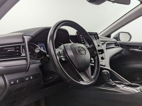 Used 2023 Toyota Camry SE image 6