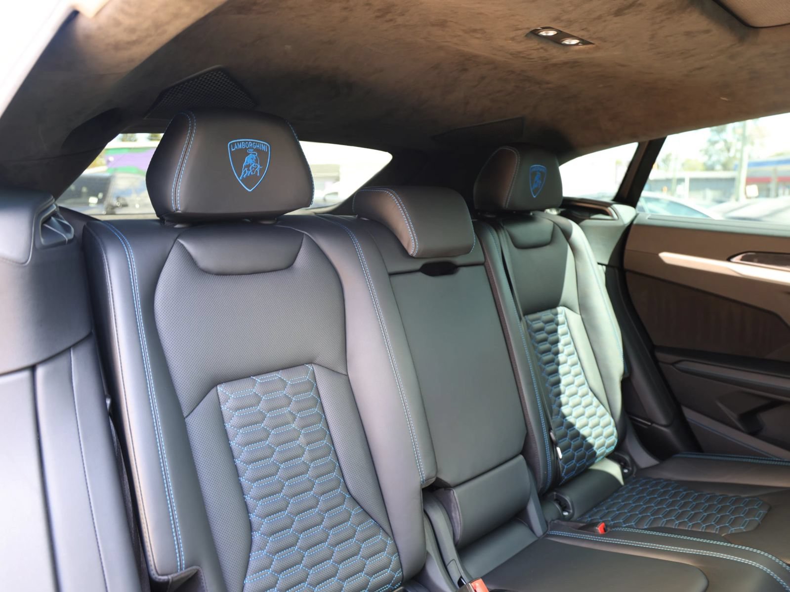 Used 2021 Lamborghini Urus AWD/4WD image 25