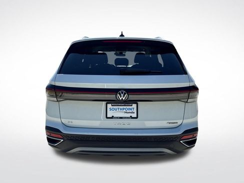 Used 2025 Volkswagen Taos SE AWD/4WD image 7