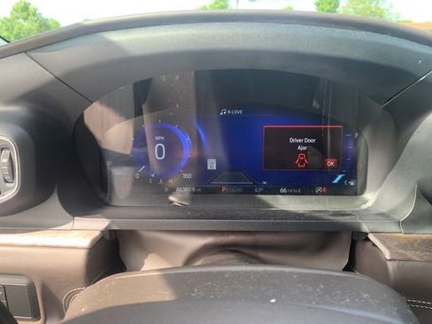 Used 2020 Ford Explorer Platinum w/ Premium Technology Package AWD/4WD image 16