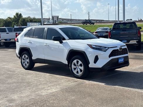 Used 2024 Toyota RAV4 LE FWD image 4