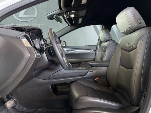 Used 2023 Cadillac XT5 Luxury w/ LPO, Floor Liner Package image 9