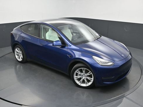 Used 2021 Tesla Model Y Long Range AWD/4WD image 29