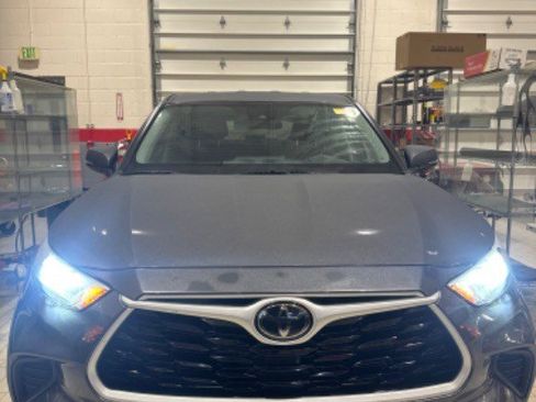 Used 2021 Toyota Highlander L image 1