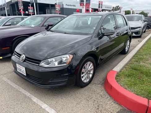 Used 2017 Volkswagen Golf S FWD image 1