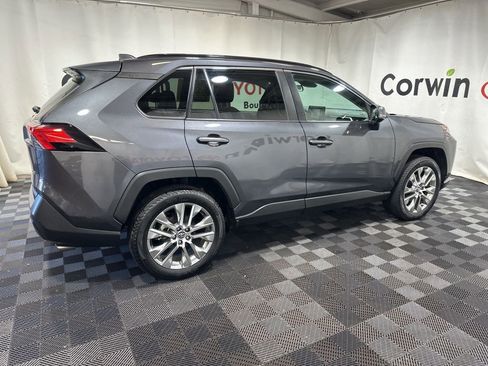 Used 2020 Toyota RAV4 XLE Premium image 8