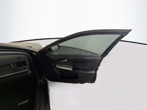 Used 2014 Toyota Camry SE FWD image 29