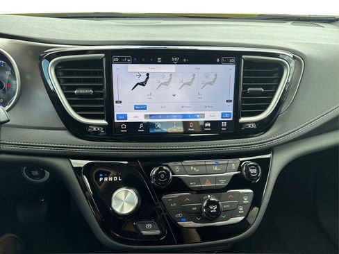 New 2026 Chrysler Pacifica Select FWD image 16