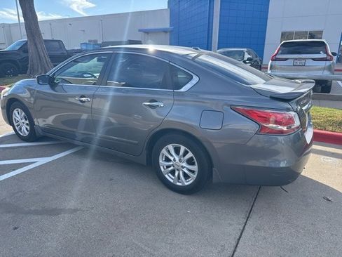 Used 2014 Nissan Altima 2.5 S w/ Sport Value Package image 4