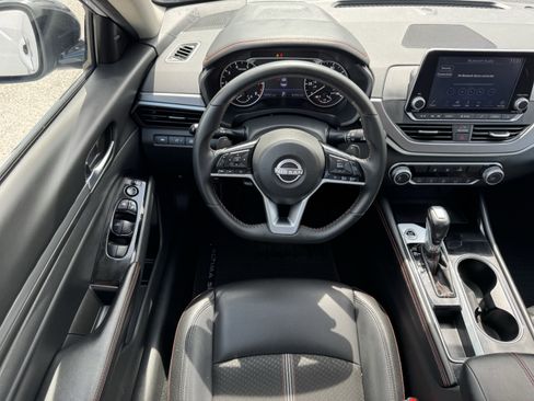 Used 2025 Nissan Altima 2.5 SR image 14
