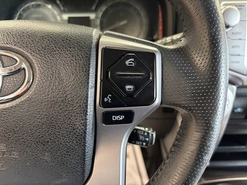 Used 2017 Toyota 4Runner SR5 AWD/4WD image 17