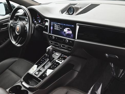 Used 2022 Porsche Macan AWD/4WD image 38