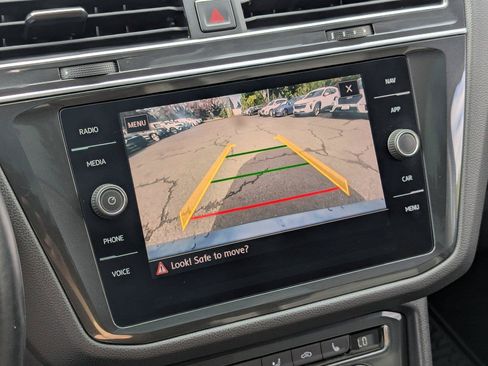 Used 2018 Volkswagen Tiguan SEL AWD/4WD image 19