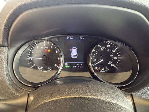 Used 2018 Nissan Rogue SV image 15