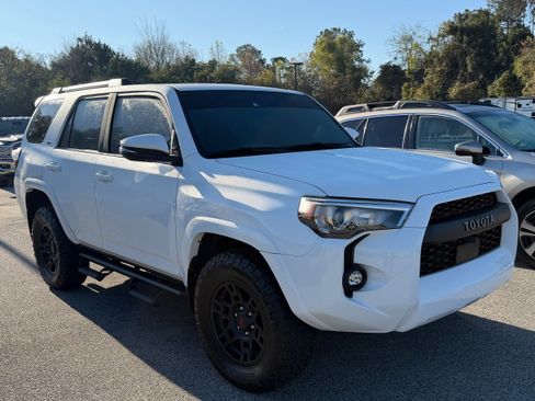 Used 2022 Toyota 4Runner SR5 Premium image 3