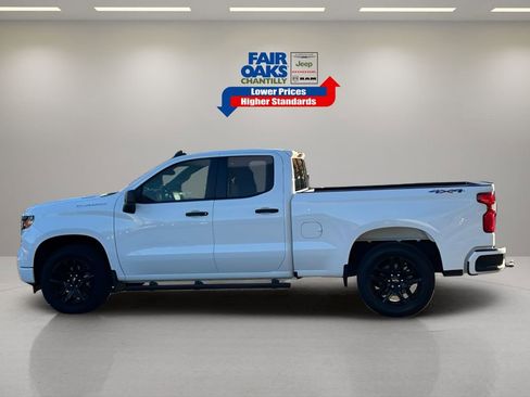 Used 2025 Chevrolet Silverado 1500 Custom image 13