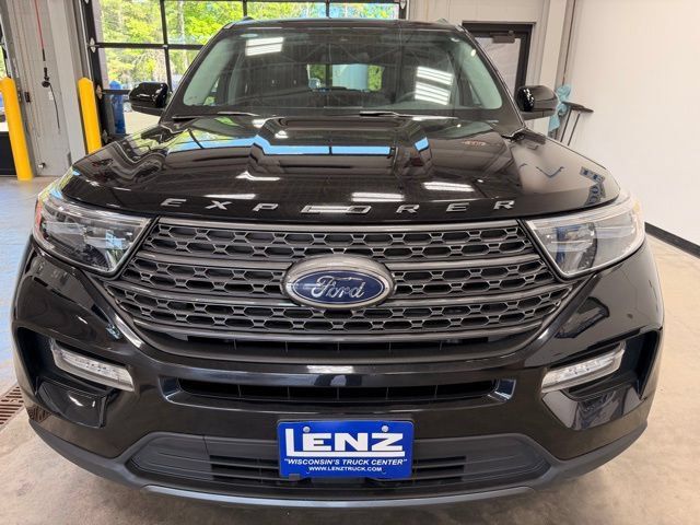 Used 2024 Ford Explorer XLT w/ XLT Sport Appearance Package AWD/4WD image 3