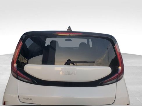 Used 2025 Kia Soul LX w/ LX Technology Package FWD image 4