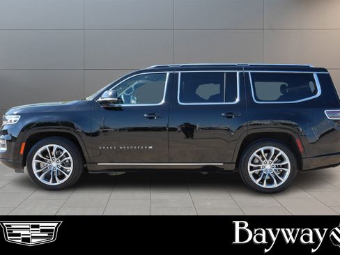 Used 2022 Jeep Grand Wagoneer Series II AWD/4WD image 4