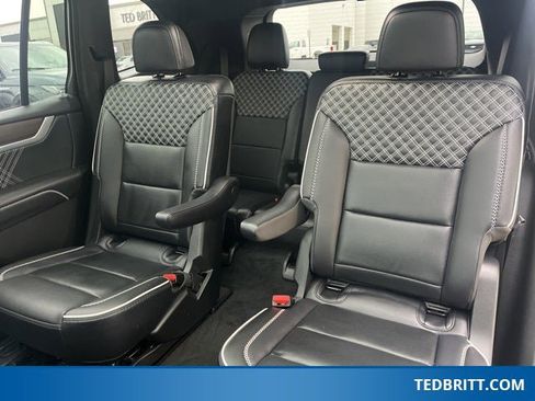 Used 2025 GMC Acadia Denali w/ Super Cruise Package image 13