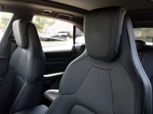 Certified 2025 Porsche Macan 4 Electric AWD/4WD image 24