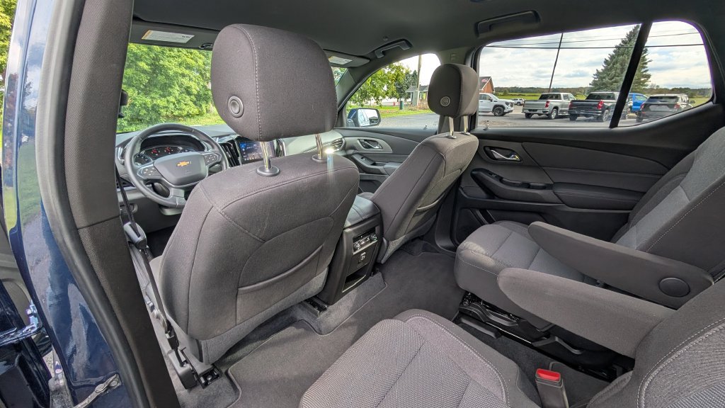 Used 2023 Chevrolet Traverse LT AWD/4WD image 15