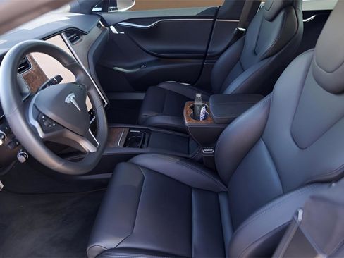 Used 2019 Tesla Model S Performance image 9