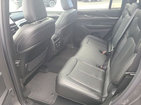 New 2025 Jeep Grand Cherokee Limited w/ Luxury Tech Group II image 22