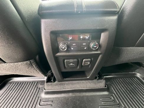 Used 2023 Chevrolet Traverse Premier AWD/4WD image 23