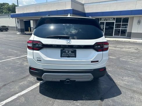 Used 2025 Honda Pilot TrailSport image 4