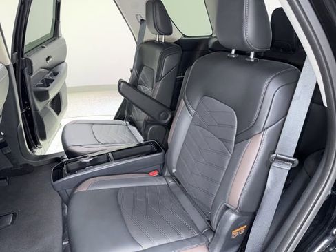 Used 2025 Nissan Pathfinder Platinum image 4