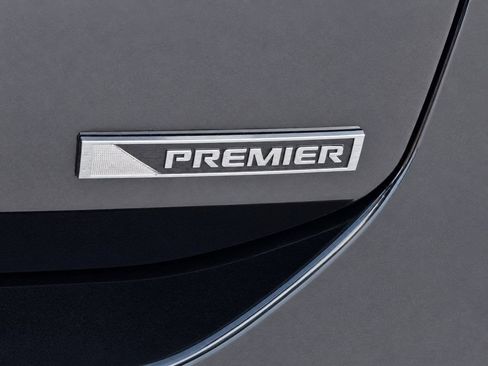 Used 2018 Chevrolet Equinox Premier FWD image 8