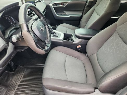 Used 2024 Toyota RAV4 XLE w/ Convenience Package FWD image 10