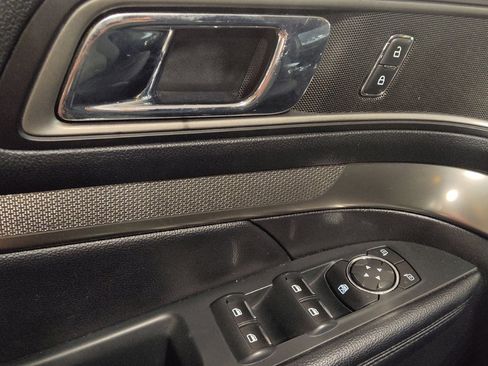 Used 2018 Ford Explorer XLT w/ Equipment Group 201A FWD image 27