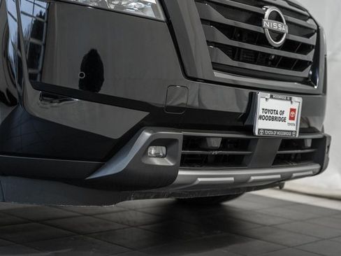 Used 2024 Nissan Pathfinder Platinum w/ Black Appearance Package image 14