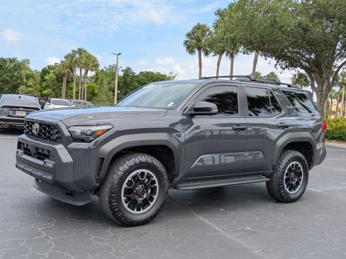 Used 2025 Toyota 4Runner TRD Off-Road Premium AWD/4WD image 2