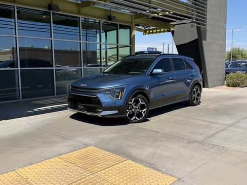 Used 2024 Kia Niro SX Touring FWD image 1