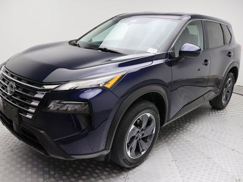 Used 2026 Nissan Rogue SV FWD image 2