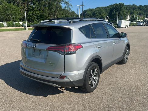 Used 2017 Toyota RAV4 XLE AWD/4WD image 3