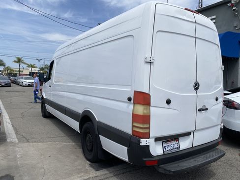 Used 2007 Dodge Sprinter 2500 image 12