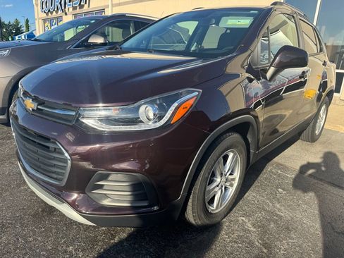 Used 2021 Chevrolet Trax LT w/ Driver Confidence Package FWD image 1