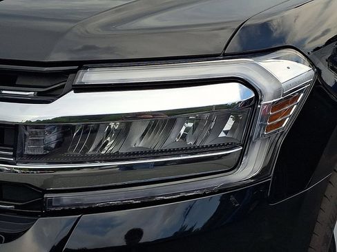Used 2023 Ford Expedition Limited AWD/4WD image 9
