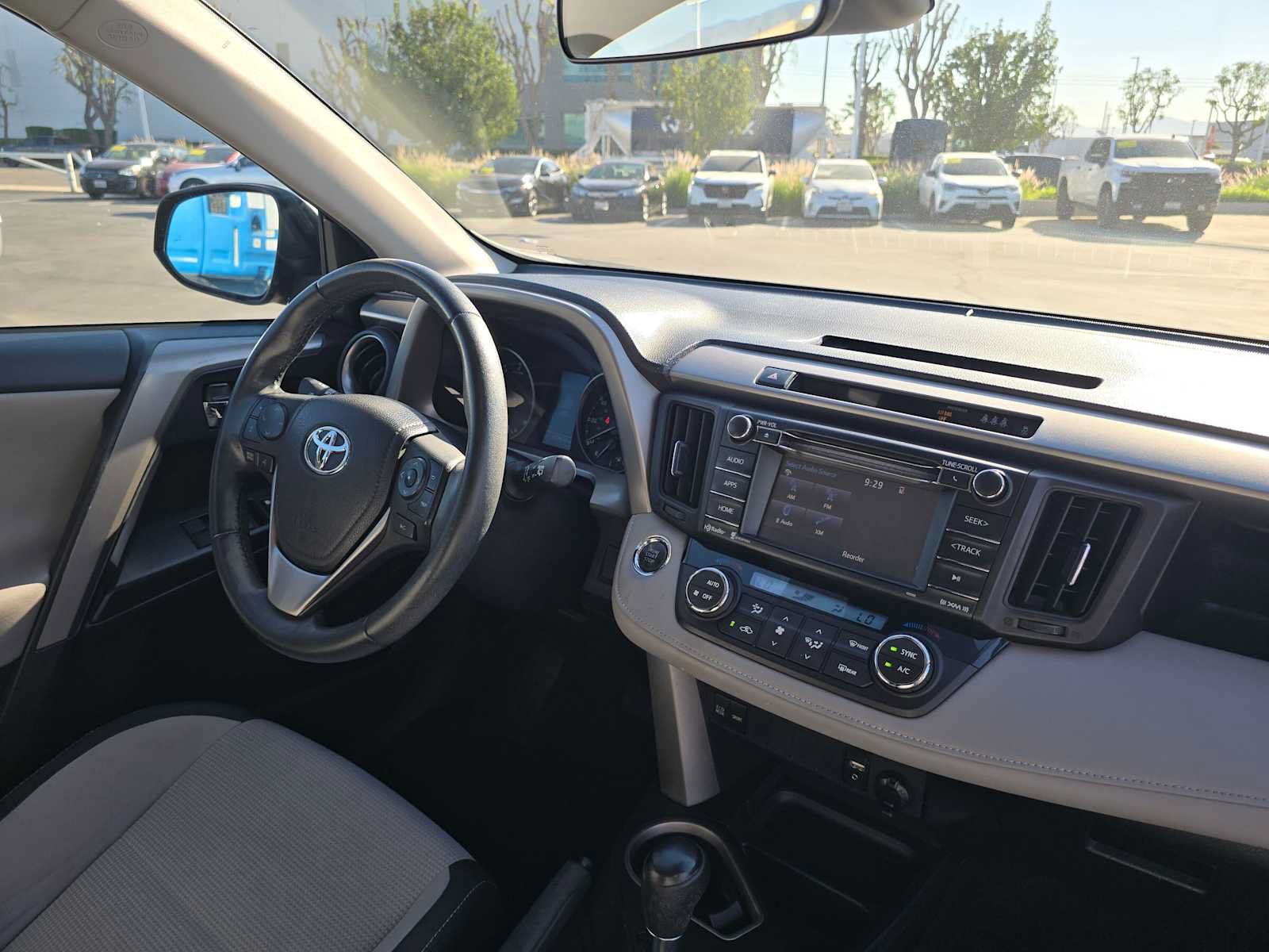 Used 2018 Toyota RAV4 XLE FWD image 11