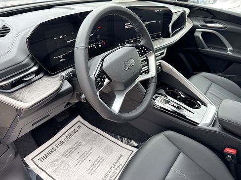 New 2025 Audi Q5 Premium image 24